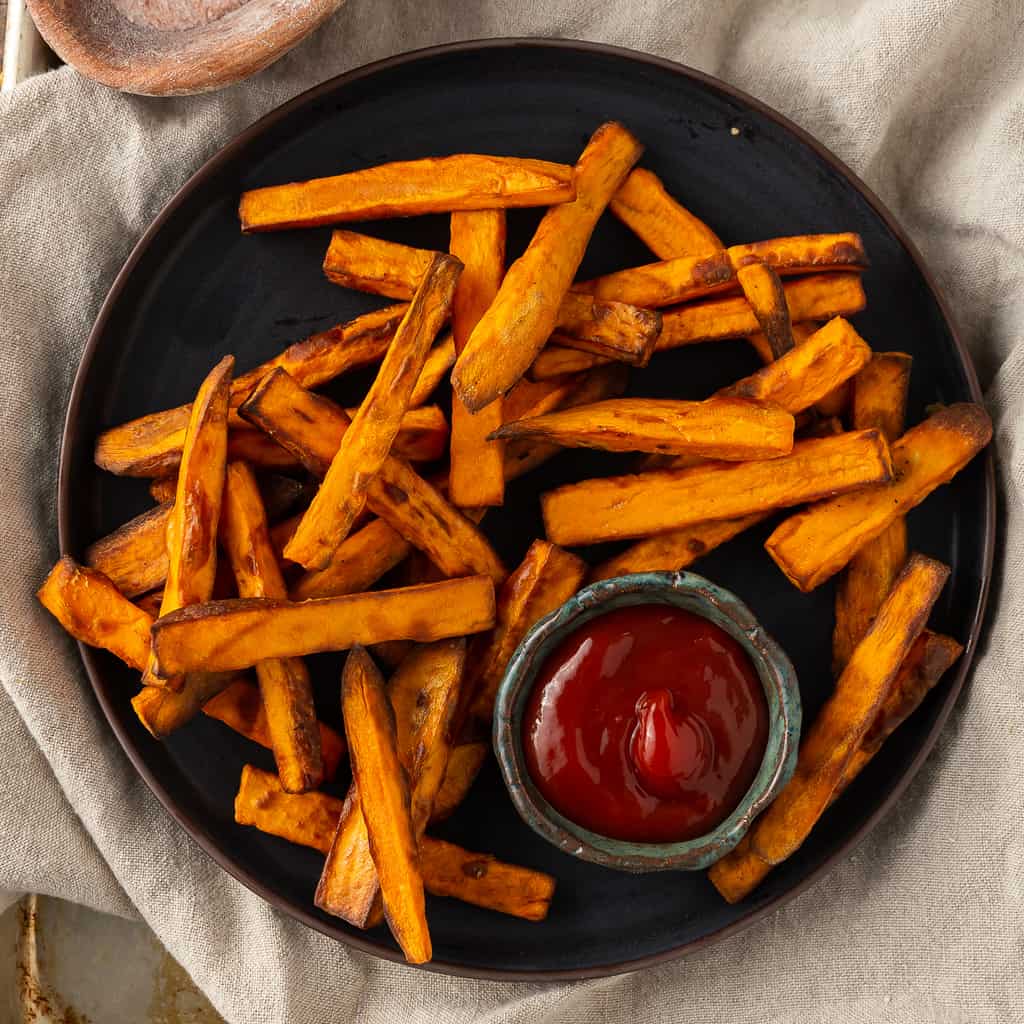 https://basilandbubbly.com/wp-content/uploads/2021/01/air-fryer-sweet-potato-fries-4.jpg